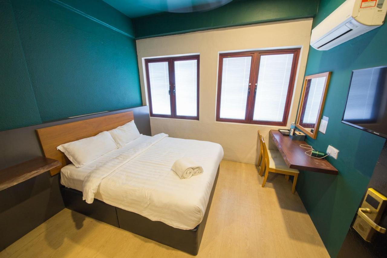 Room V Jalan Sultanah Near Bus Stop Batu Pahat Exterior foto