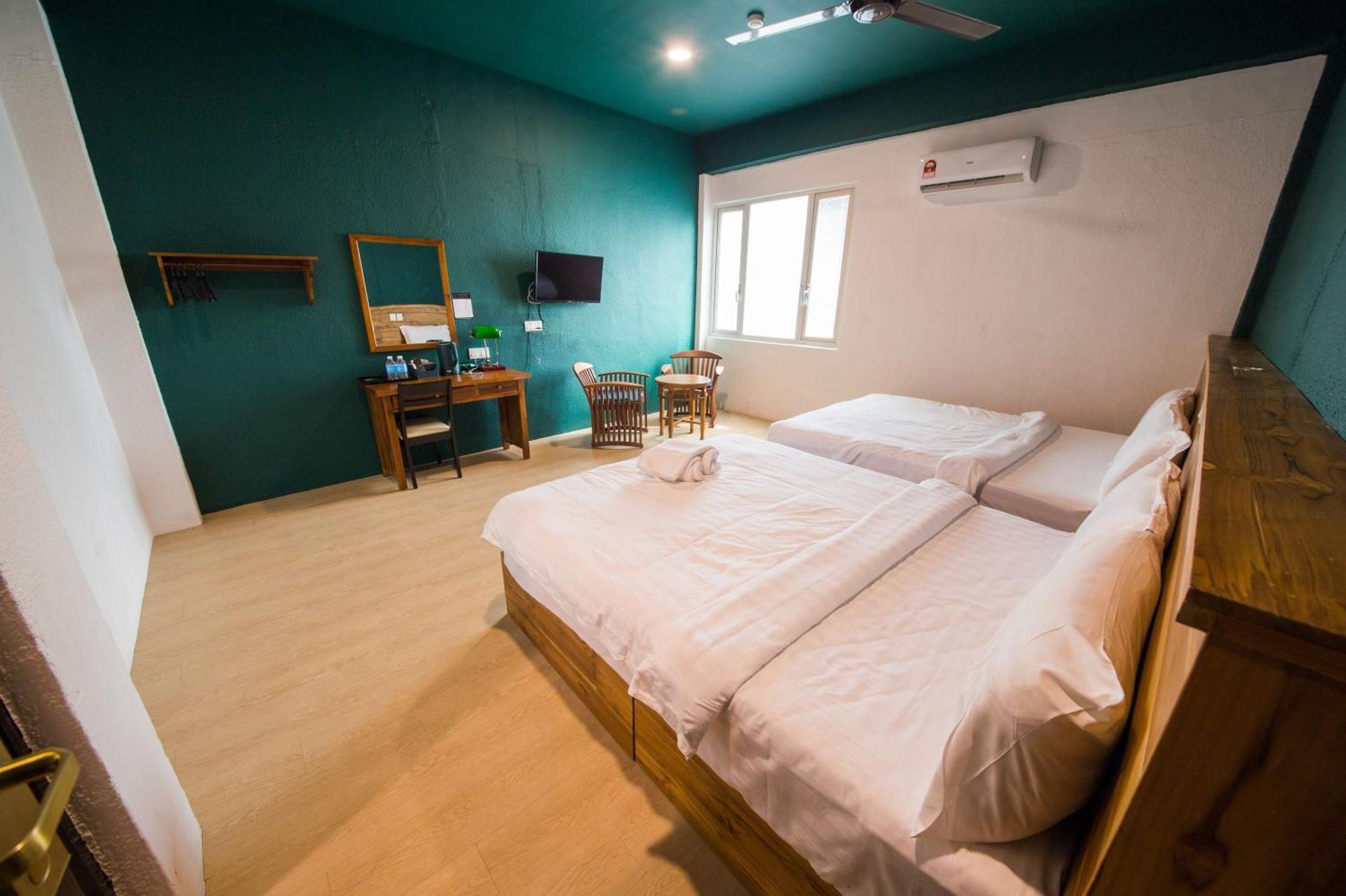 Room V Jalan Sultanah Near Bus Stop Batu Pahat Exterior foto